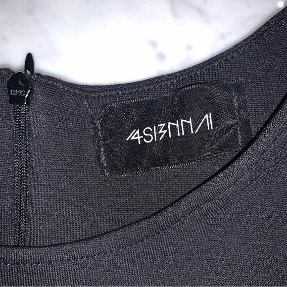 For Sienna Black Short Sleeve Crop Top - Picture 3 of 5